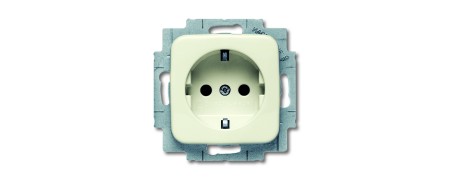 SCHUKO® socket with integrated increased contact protection